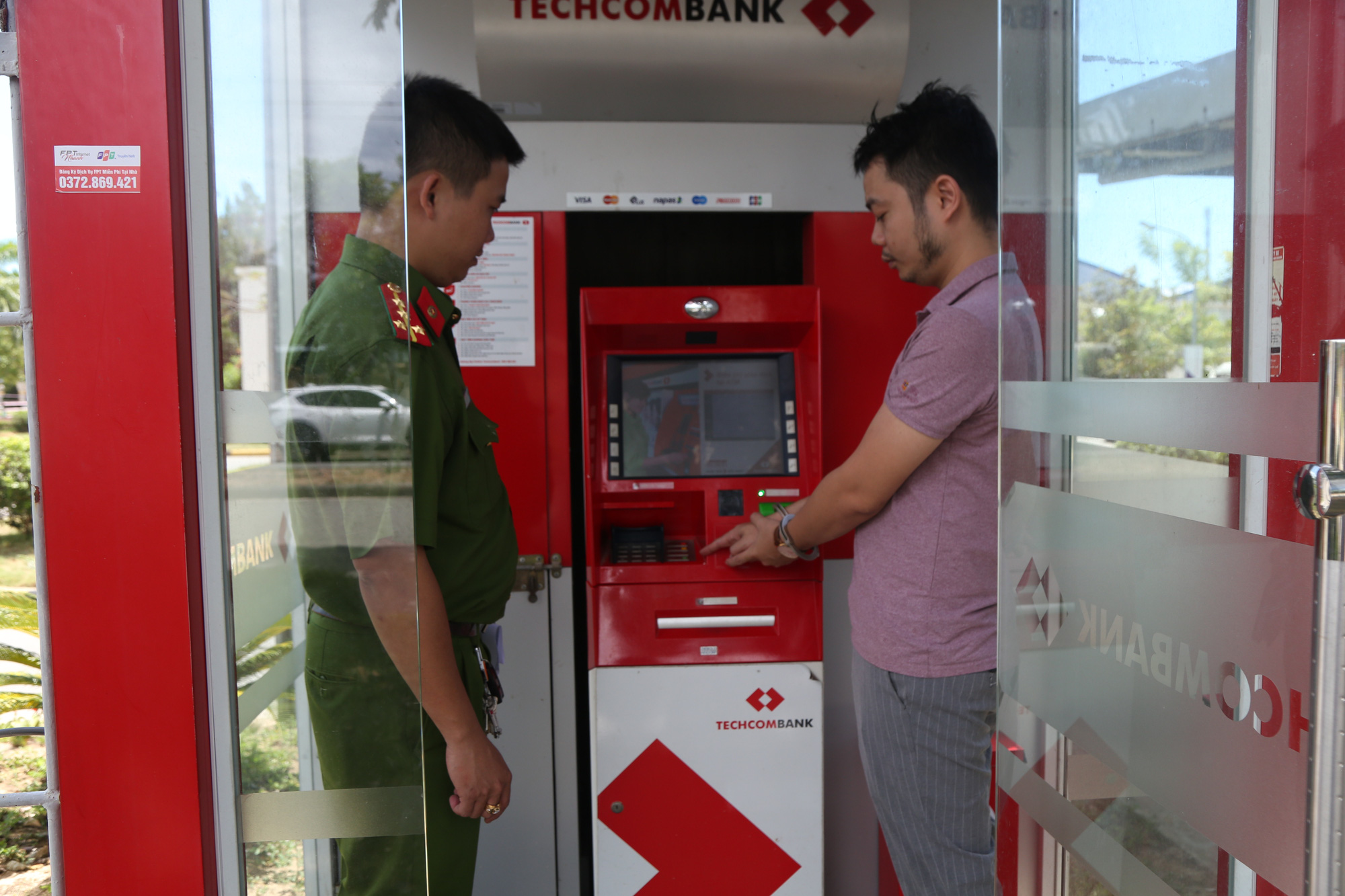 Đánh cắp mã OTP ngân hàng, chiếm đoạt hơn 100 tỉ đồng của người bán hàng online - Ảnh 4. Đánh cắp mã OTP ngân hàng, chiếm đoạt hơn 100 tỉ đồng của người bán hàng online - Ảnh 4.