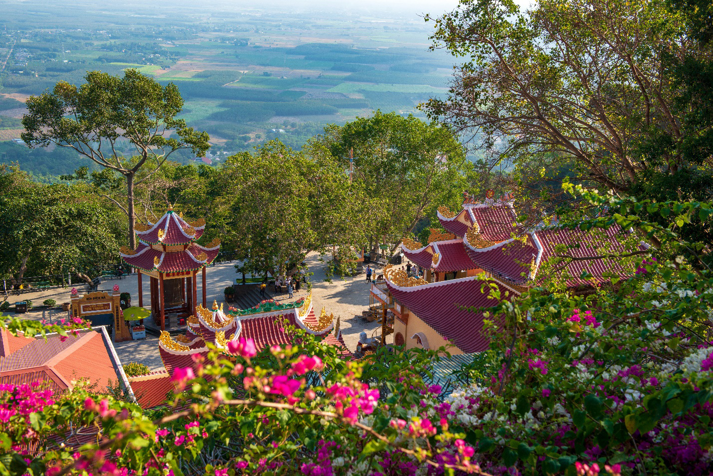 Tháng 6 về Tây Ninh trẩy hội Vía Bà - Ảnh 1. Tháng 6 về Tây Ninh trẩy hội Vía Bà - Ảnh 1.