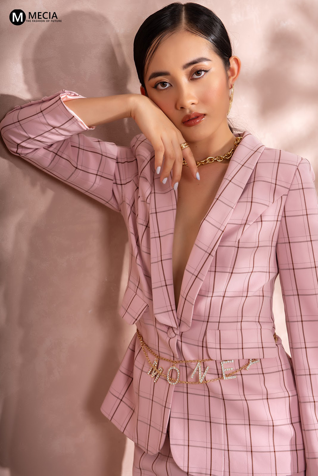 Gợi &yacute; gam m&agrave;u hot trend thu đ&ocirc;ng năm nay cho c&aacute;c n&agrave;ng c&ocirc;ng sở - Ảnh 2.