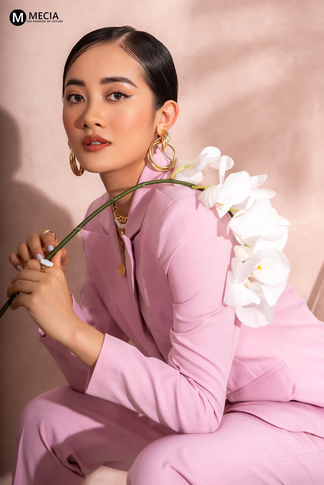Gợi &yacute; gam m&agrave;u hot trend thu đ&ocirc;ng năm nay cho c&aacute;c n&agrave;ng c&ocirc;ng sở - Ảnh 3.