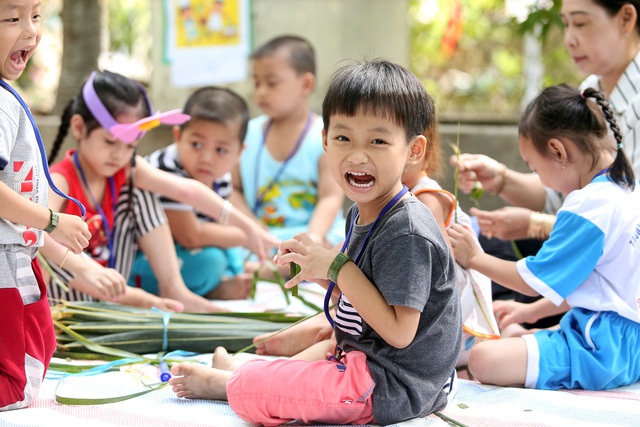 Chuẩn bị cho giai đoạn “tiền tiểu học”, có những điều còn quan trọng hơn cả việc học chữ lại thường bị bố mẹ bỏ qua khiến con phải &quot;vật lộn&quot; với trường lớp - Ảnh 1.