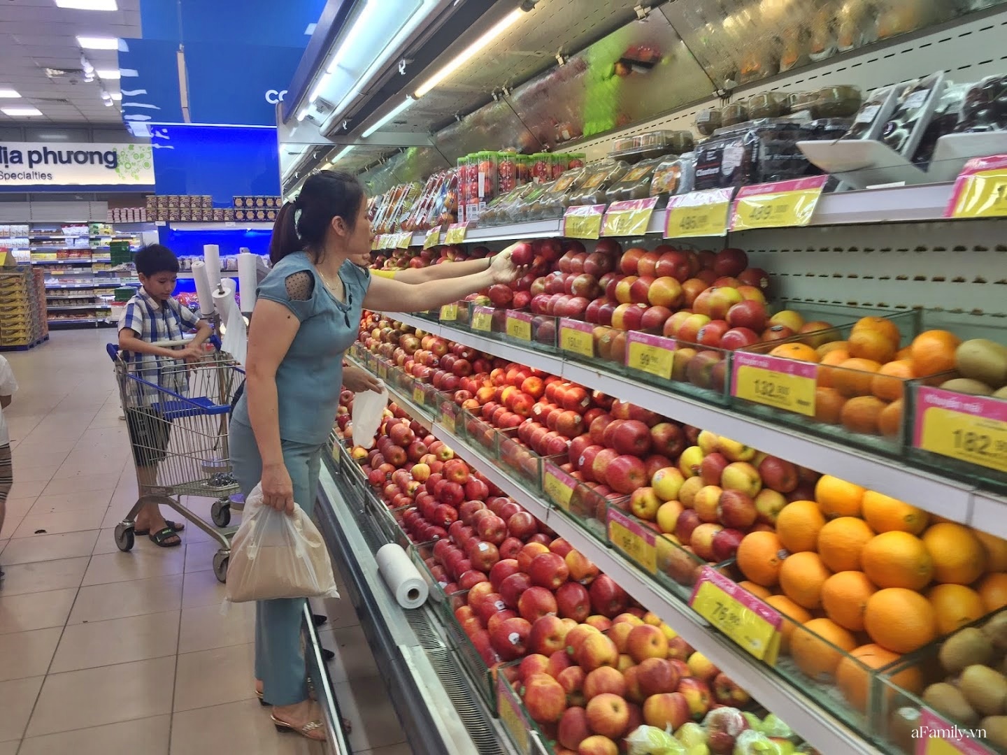 Tỷ lệ hàng Việt chiếm phần lớn tại các siêu thị, bà nội trợ chia sẻ hơn 70% đồ tiêu dùng trong nhà có xuất xứ quê hương - Ảnh 2.
