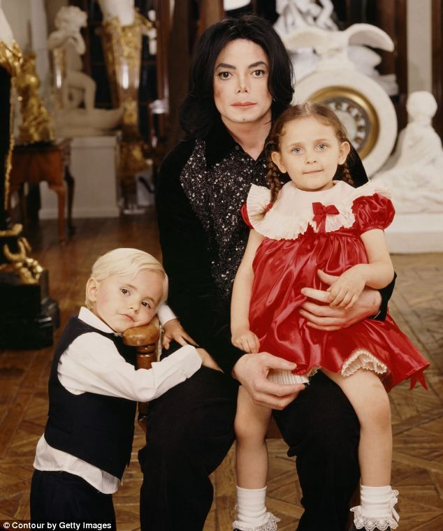 Tròn 11 năm ngày Michael Jackson qua đời, con gái huyền thoại nhạc Pop chia sẻ khoảnh khắc hiếm có chưa từng được tiết lộ của người cha nổi tiếng - Ảnh 2.