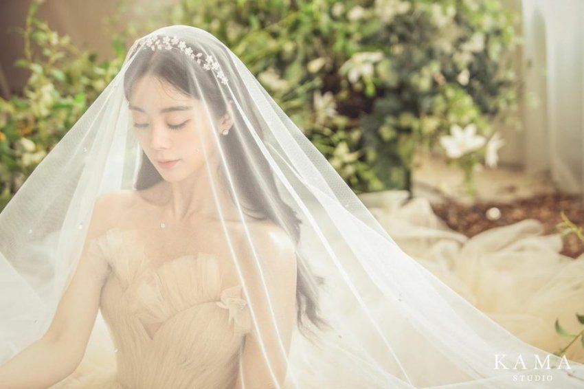 Bộ ảnh cưới độc nhất showbiz Hàn: Nhìn tưởng poster phim, nhan sắc cô dâu idol đình đám Gen 2 gây choáng - Ảnh 5.