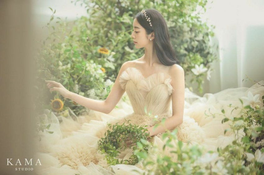 Bộ ảnh cưới độc nhất showbiz Hàn: Nhìn tưởng poster phim, nhan sắc cô dâu idol đình đám Gen 2 gây choáng - Ảnh 4.