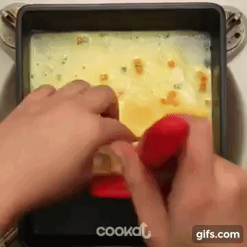 Trứng cuộn xúc xích phô mai nhanh gọn cho những ai hay bận rộn - Ảnh 3.