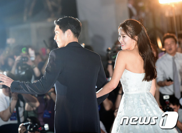 8 lần Song Hye Kyo gây nổ thảm đỏ, sự kiện: 2 dịp làm đám cưới sớm với Song Joong Ki, sau ly hôn lại lột xác ngỡ ngàng - Ảnh 9. 8 lần Song Hye Kyo gây nổ thảm đỏ, sự kiện: 2 dịp làm đám cưới sớm với Song Joong Ki, sau ly hôn lại lột xác ngỡ ngàng - Ảnh 9.