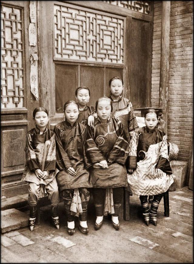 Rốt cuộc người dân Trung Quốc đã sống thế nào trong những năm 1860 - 1946, tất cả thể hiện rõ qua những bức ảnh cũ quý giá này!  - Ảnh 1.