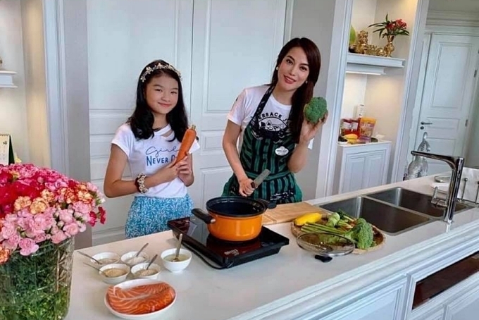 Con gái Trương Ngọc Ánh và Trần Bảo Sơn "trổ mã" thành công khi bước sang tuổi 12, sở hữu chiều cao cùng nét đẹp vượt trội - Ảnh 4. Con gái Trương Ngọc Ánh và Trần Bảo Sơn "trổ mã" thành công khi bước sang tuổi 12, sở hữu chiều cao cùng nét đẹp vượt trội - Ảnh 4.