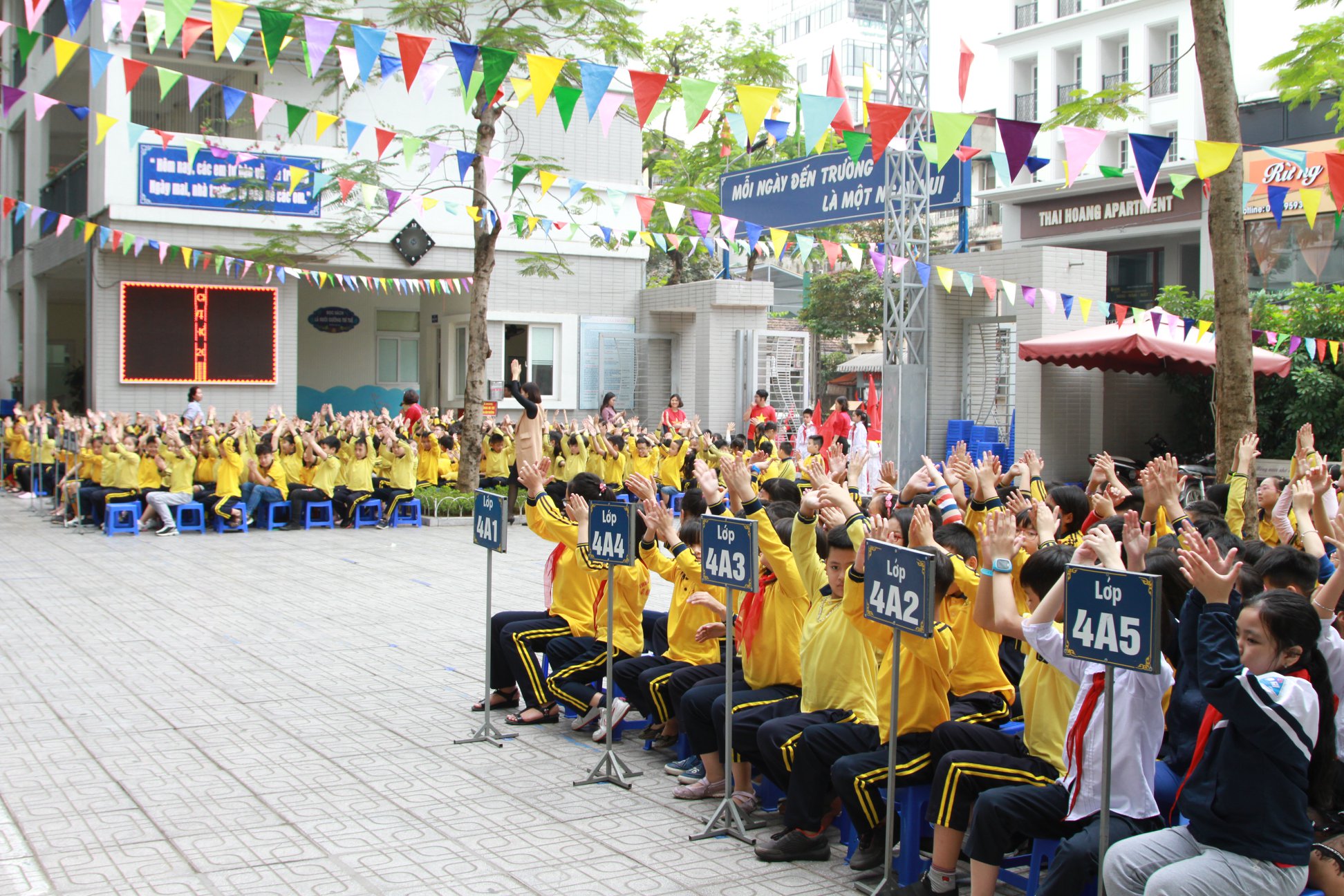 Điểm danh các trường tiểu học công lập nổi tiếng trên địa bàn Hà Nội, nhiều phụ huynh sẵn sàng chuyển nhà để có thể cho con theo học tại trường - Ảnh 2.