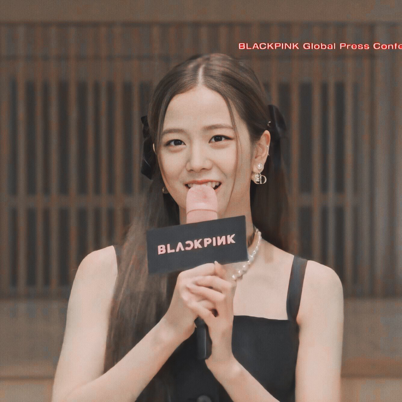 Trong teaser lồng lộn là thế nhưng Black Pink lại lên đồ quá hiền tại họp báo, riêng Lisa còn bị dừ hơn thường lệ - Ảnh 4. Trong teaser lồng lộn là thế nhưng Black Pink lại lên đồ quá hiền tại họp báo, riêng Lisa còn bị dừ hơn thường lệ - Ảnh 4.