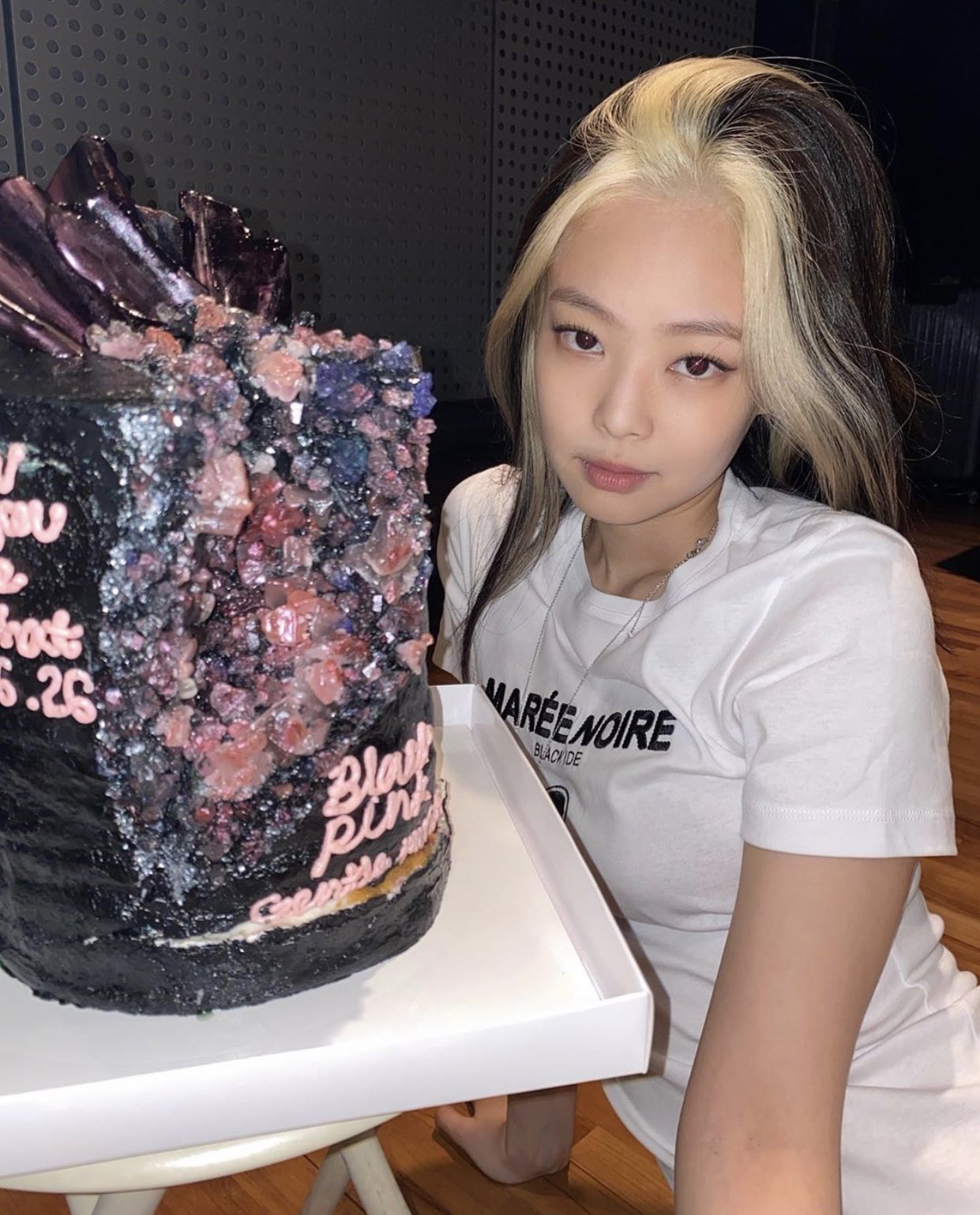 Trước thềm Black Pink comeback, cứ tưởng Jennie bị &quot;dí&quot; cho nhẫn đồ chơi rẻ tiền mà đến khi bóc giá thì ai cũng choáng - Ảnh 6.