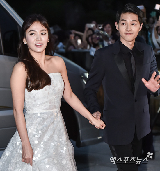 8 lần Song Hye Kyo gây nổ thảm đỏ, sự kiện: 2 dịp làm đám cưới sớm với Song Joong Ki, sau ly hôn lại lột xác ngỡ ngàng - Ảnh 6. 8 lần Song Hye Kyo gây nổ thảm đỏ, sự kiện: 2 dịp làm đám cưới sớm với Song Joong Ki, sau ly hôn lại lột xác ngỡ ngàng - Ảnh 6.