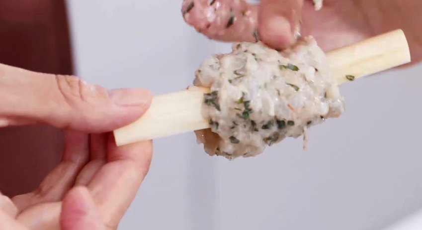Hễ cuối tuần là tôi làm chả tôm bọc mía để dành vì dễ ăn, cả nhà đều thích! - Ảnh 4. Hễ cuối tuần là tôi làm chả tôm bọc mía để dành vì dễ ăn, cả nhà đều thích! - Ảnh 4.