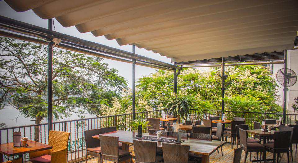 4 quán pub có view ngắm hồ Tây cực đỉnh dành cho những cô nàng đam mê văn hóa Apéro - hết giờ làm là đến giờ chill luôn! - Ảnh 15.