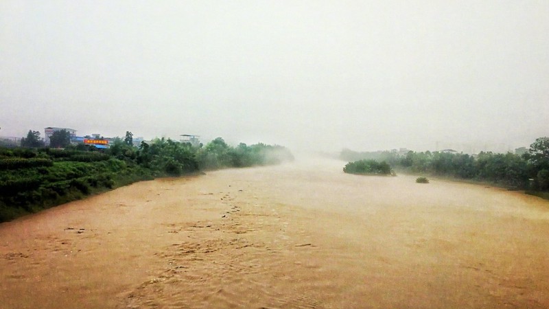 Trung Quốc liên tục có mưa lớn, kéo dài gần 1 tháng - Ảnh 1.