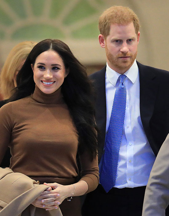 Harry cảm thấy tội lỗi với quê nhà, thường xuyên cáu gắt và ức chế trong khi Meghan có thái độ ngược lại - Ảnh 2.