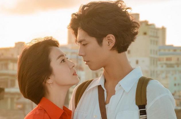 Ẩn tình nào phía sau mối quan hệ &quot;nguội lạnh tàn tro&quot; của Song Joong Ki và Park Bo Gum: Xem nhau như anh em ruột thịt nhưng quay lưng đã trở thành người dưng sau vụ ly hôn thế kỷ?  - Ảnh 9.