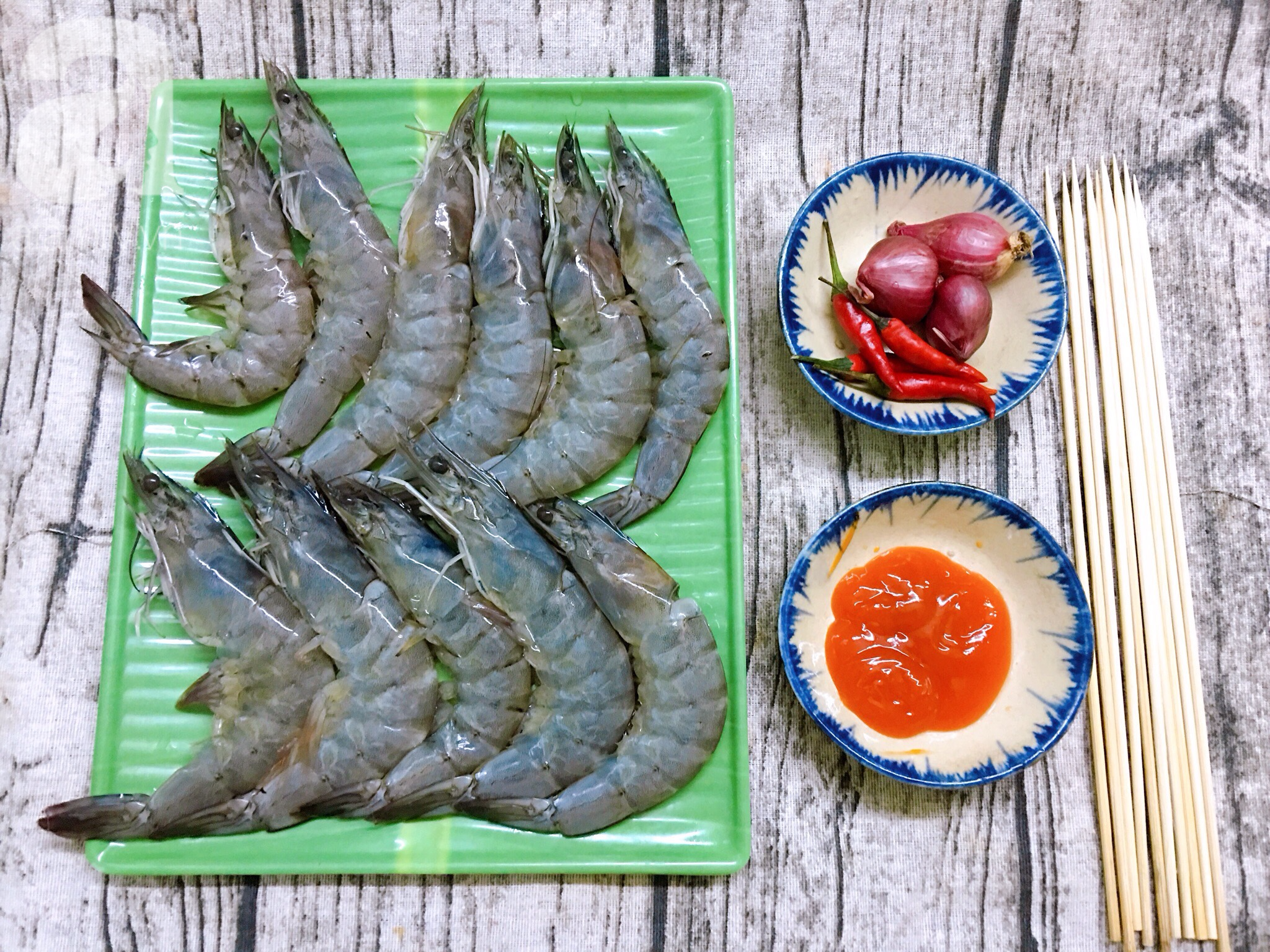 Tôm nướng sốt muối ớt thơm lừng, cả nhà tôi khen ngon nức nở - Ảnh 1. Tôm nướng sốt muối ớt thơm lừng, cả nhà tôi khen ngon nức nở - Ảnh 1.