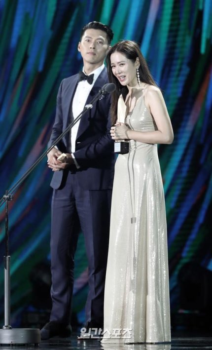 Baeksang 2020: &quot;Hạ cánh nơi anh&quot; của Hyun Bin - Son Ye Jin tuột mất hàng loạt giải thưởng lớn, netizen bức xúc lên tiếng - Ảnh 2.