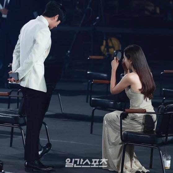 Không phải Hyun Bin, đây mới là "chàng trai vàng trong làng chờ đợi" Son Ye Jin tút tát nhan sắc, bạn trai chân ái là đây chứ đâu - Ảnh 1. Không phải Hyun Bin, đây mới là "chàng trai vàng trong làng chờ đợi" Son Ye Jin tút tát nhan sắc, bạn trai chân ái là đây chứ đâu - Ảnh 1.