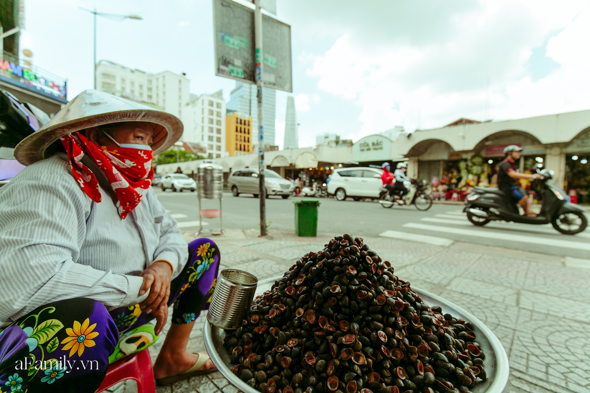 Ốc chợ Bến Thành - Ảnh 1.