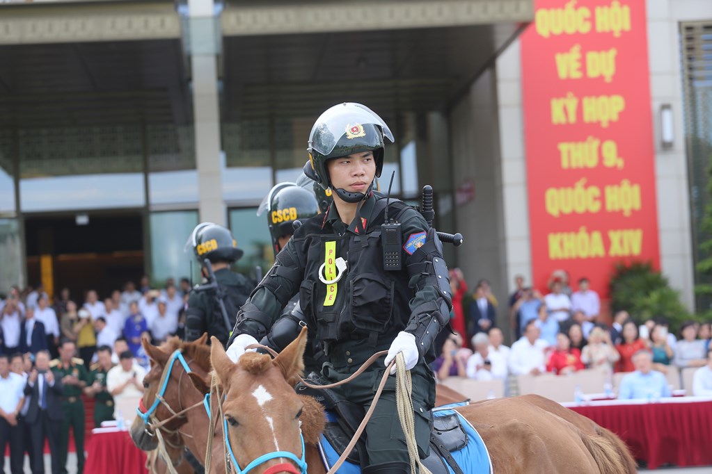 Chùm ảnh: Cận cảnh đoàn Kỵ binh CSCĐ biểu diễn diễu hành trên đường Độc Lập - Ảnh 17.