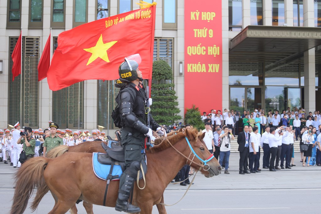 Chùm ảnh: Cận cảnh đoàn Kỵ binh CSCĐ biểu diễn diễu hành trên đường Độc Lập - Ảnh 4.