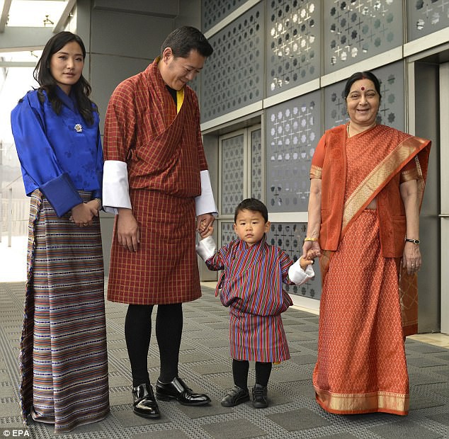 Hoàng tử nhí của Bhutan: Cứ ngỡ con vua thì phải sống sung túc lắm, ai ngờ 20 năm không được tổ chức sinh nhật vì lý do này - Ảnh 5.