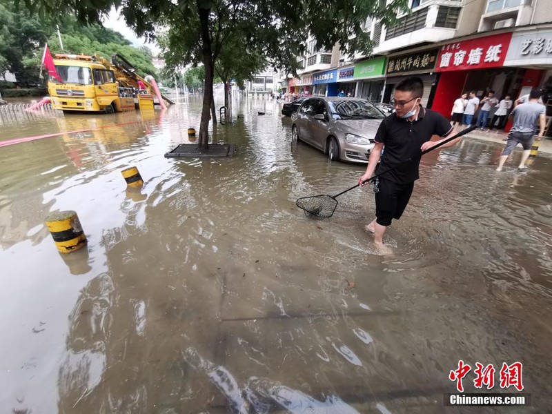 Trung Quốc tiếp tục cảnh báo mưa lớn ngày thứ 30 liên tiếp - Ảnh 1. Trung Quốc tiếp tục cảnh báo mưa lớn ngày thứ 30 liên tiếp - Ảnh 1.