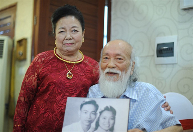 Đặng Tiểu Tô Sa - cháu ngoại thầy Văn Như Cương chia sẻ khoảnh khắc xúc động của bà bên cạnh mộ ông nhân 83 năm ngày sinh cố PGS - Ảnh 5.