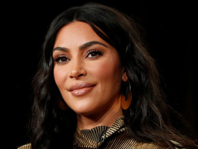 Tranh cãi tin Kim Kardashian chính thức thành tỷ phú đô la: Forbes lại điều tra, phân tích chiêu của vợ chồng Kim - Kanye - Ảnh 2.