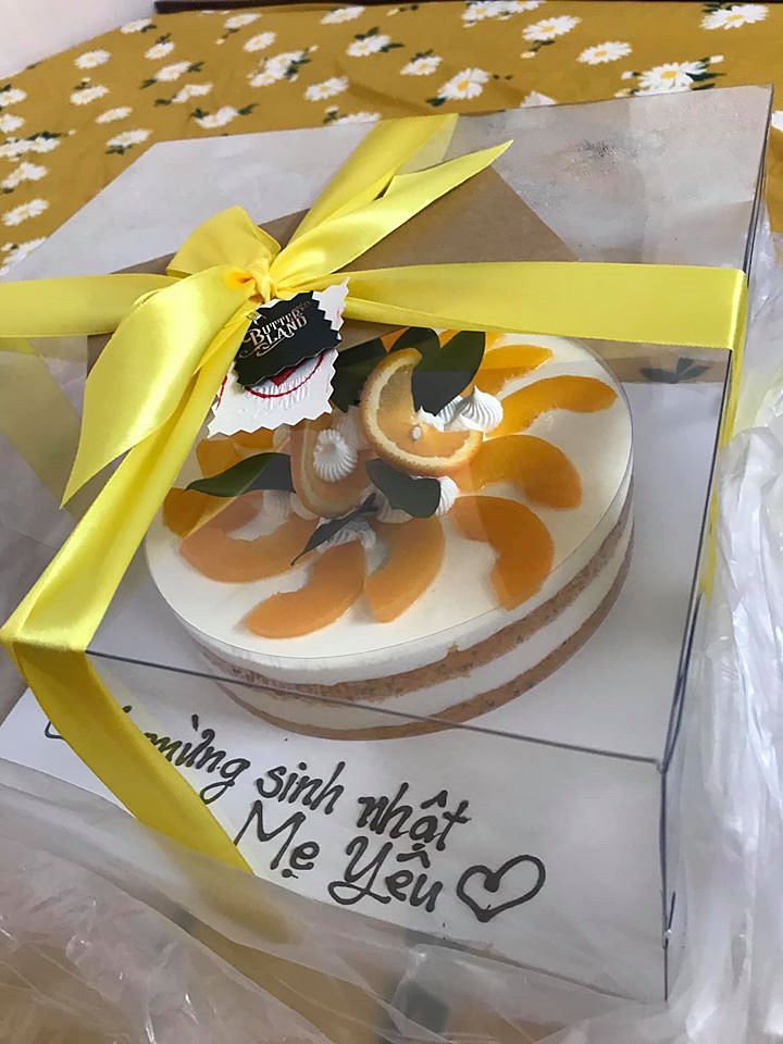 Đặt bánh sinh nhật cho mẹ trị giá 695k, cô gái Sài Gòn nhận về chiếc bánh  trang trí 