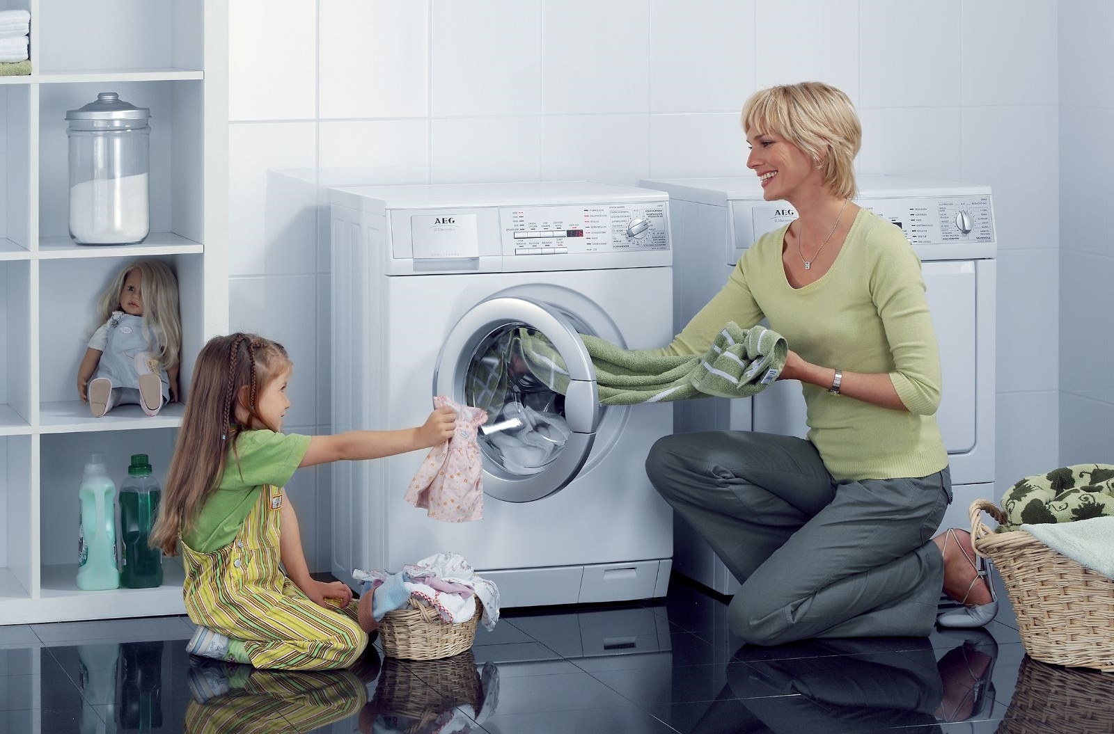 Dùng máy giặt đúng cách: Nên và không nên làm gì để đảm bảo máy chạy bền lâu, quần áo lúc nào cũng tinh tươm thơm ngát - Ảnh 1.