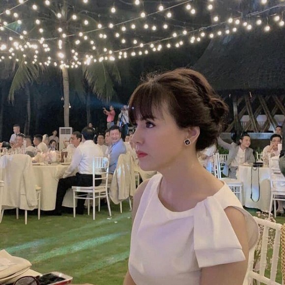 Cô dâu Phanh Lee của thiếu gia Cocobay xinh đẹp ai cũng biết nhưng mẹ ruột trẻ trung thế này thật bất ngờ - Ảnh 9. Cô dâu Phanh Lee của thiếu gia Cocobay xinh đẹp ai cũng biết nhưng mẹ ruột trẻ trung thế này thật bất ngờ - Ảnh 9.