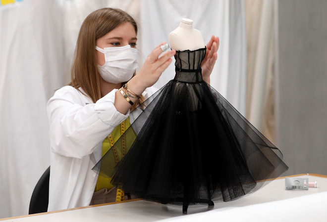 Bộ sưu tập của Dior lấy cảm hứng từ hoa anh đào Nhật