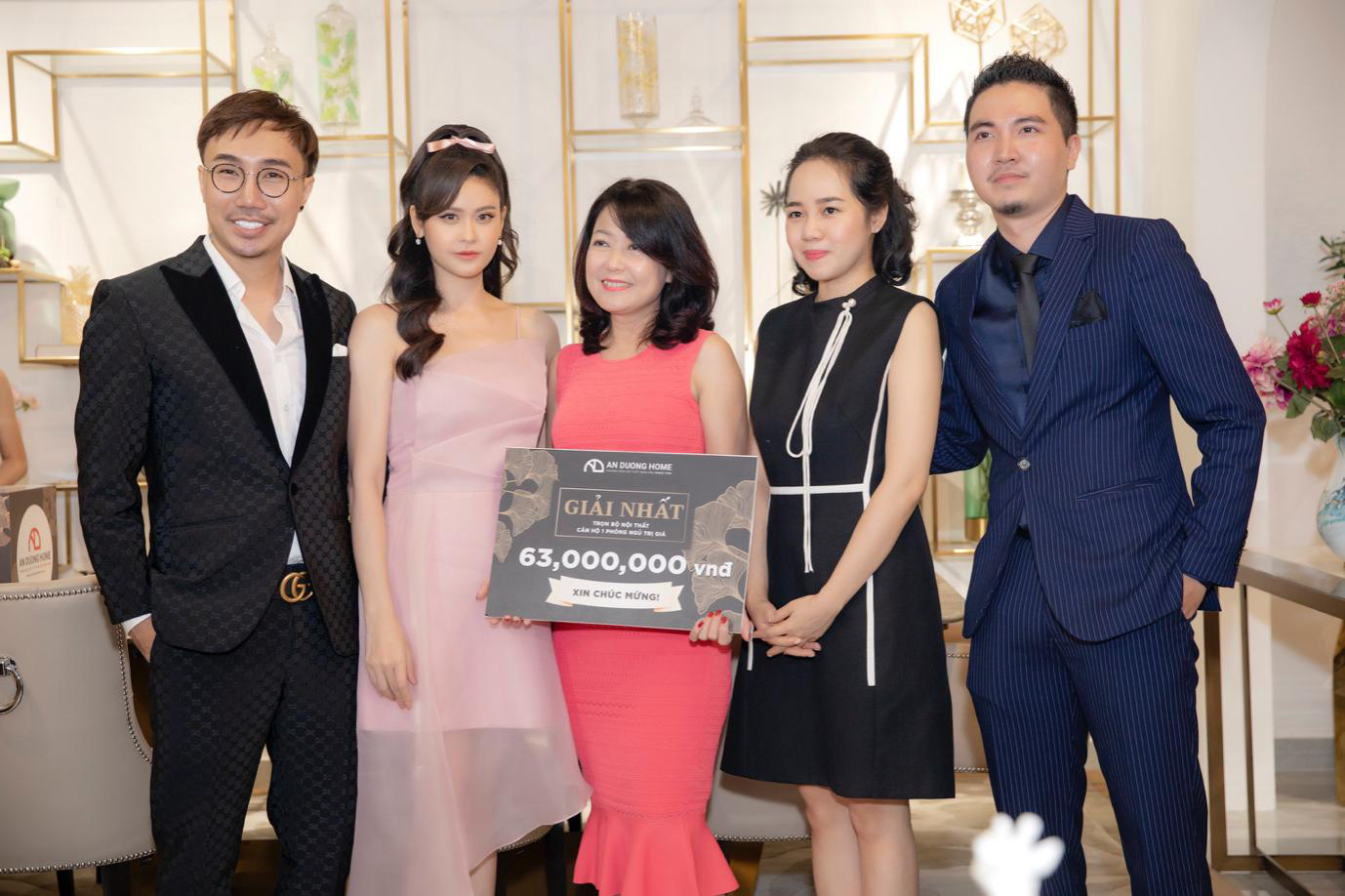 Trương Quỳnh Anh, Kim Tuyến, Nhật Kim Anh đọ sắc hồng khi cùng tham gia một sự kiện - Ảnh 7. Trương Quỳnh Anh, Kim Tuyến, Nhật Kim Anh đọ sắc hồng khi cùng tham gia một sự kiện - Ảnh 7.