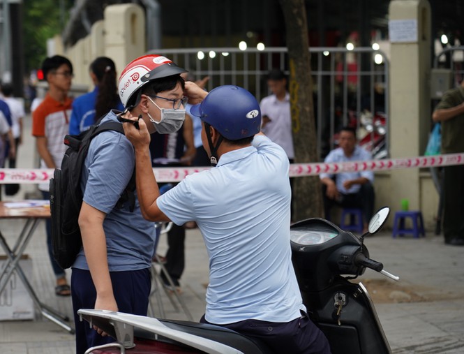 Hơn 2.500 thí sinh tranh suất vào lớp 10 THPT chuyên Khoa học Tự nhiên - Ảnh 3.