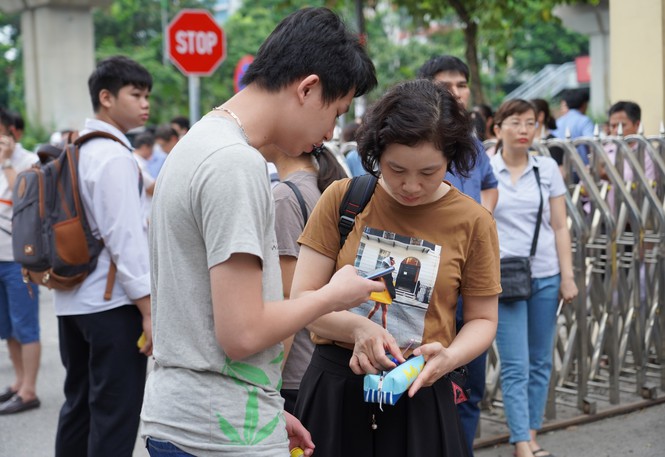 Hơn 2.500 thí sinh tranh suất vào lớp 10 THPT chuyên Khoa học Tự nhiên - Ảnh 6.