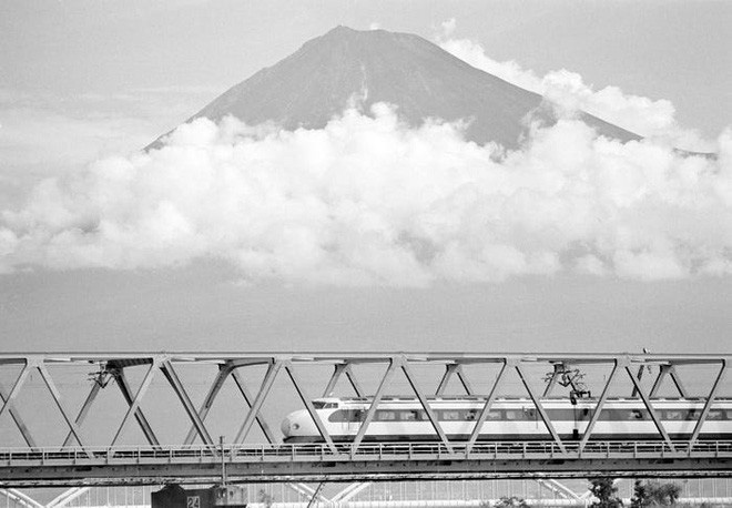 Cùng nhìn lại lịch sử hoạt động của tàu siêu tốc Shinkansen, niềm tự hào Nhật Bản với phiên bản mới nhất có thể chạy ngon ơ ngay cả khi động đất - Ảnh 2.