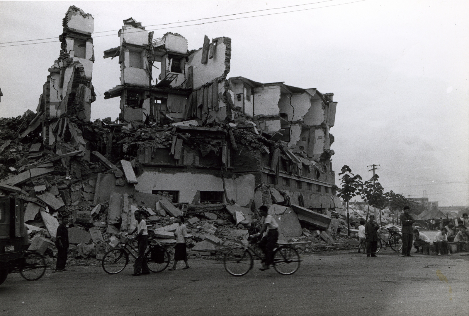 Chuyện lạ: Động đất kinh hoàng sau 44 năm vẫn còn dư chấn - Ảnh 1.