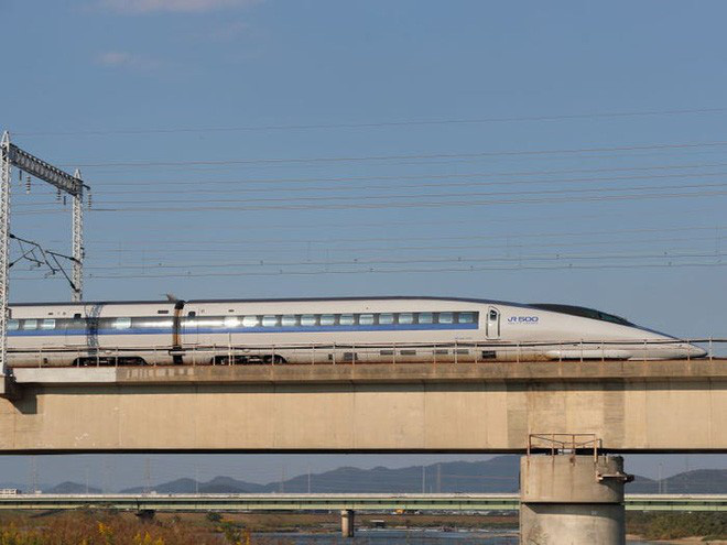 Cùng nhìn lại lịch sử hoạt động của tàu siêu tốc Shinkansen, niềm tự hào Nhật Bản với phiên bản mới nhất có thể chạy ngon ơ ngay cả khi động đất - Ảnh 25.