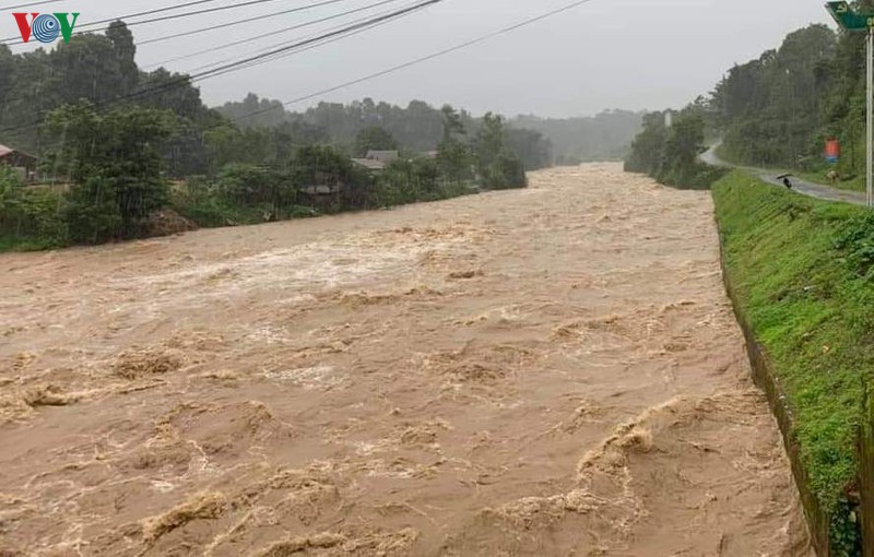 Người dân kịp sơ tán trước khi lũ cuồn cuộn đổ về Lai Châu - Ảnh 1. Người dân kịp sơ tán trước khi lũ cuồn cuộn đổ về Lai Châu - Ảnh 1.