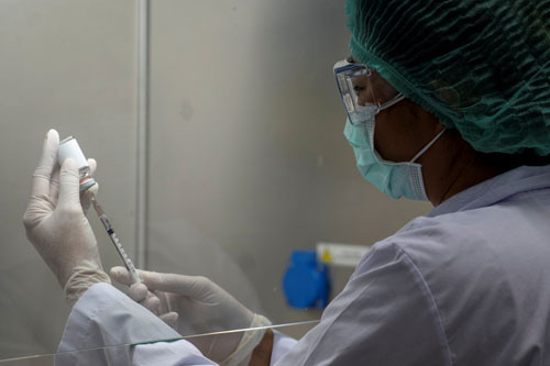 Thái Lan chuẩn bị thử nghiệm lâm sàng vắc-xin Covid-19 - Ảnh 1.