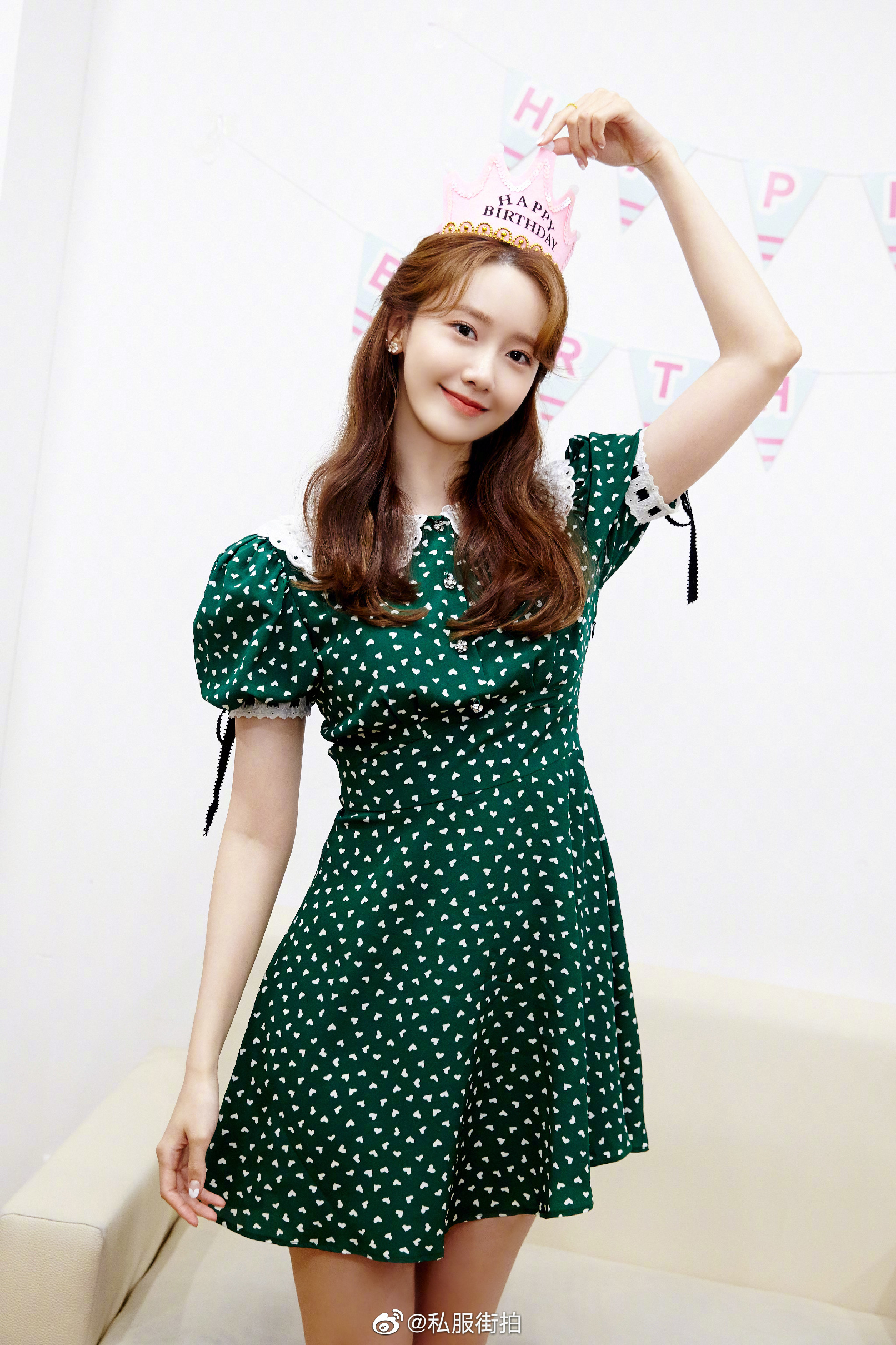 Yoona đụng váy với Âu Dương Na Na nhưng tài ở chỗ người lên đồ bánh bèo, người lại cá tính khác hẳn - Ảnh 2.