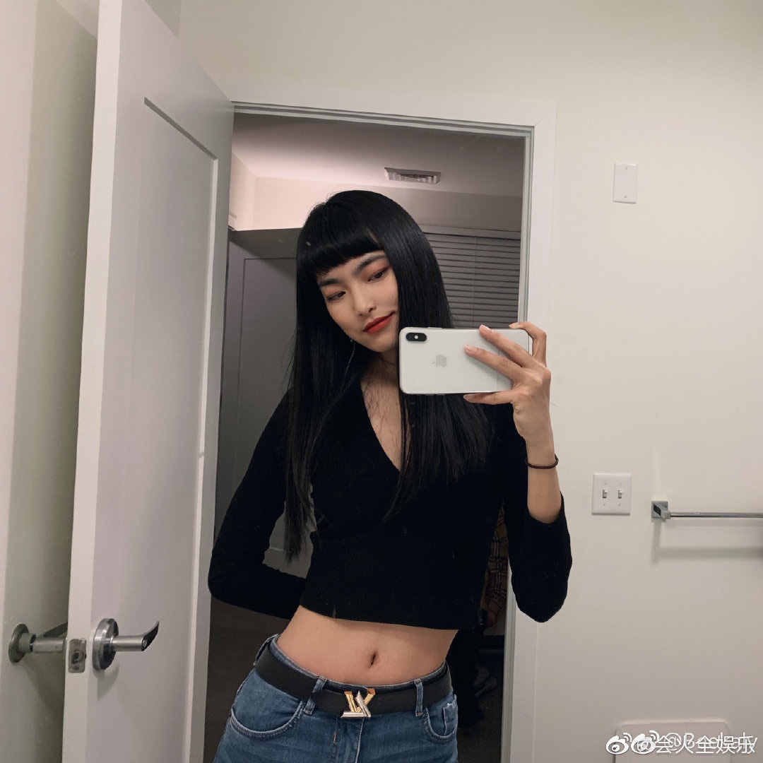 Drama ầm ĩ Weibo: Học trò Lisa lộ ảnh nhạy cảm với mẫu nam kém 6 tuổi, ngay lập tức bị bóc phốt là tiểu tam - Ảnh 5. Drama ầm ĩ Weibo: Học trò Lisa lộ ảnh nhạy cảm với mẫu nam kém 6 tuổi, ngay lập tức bị bóc phốt là tiểu tam - Ảnh 5.