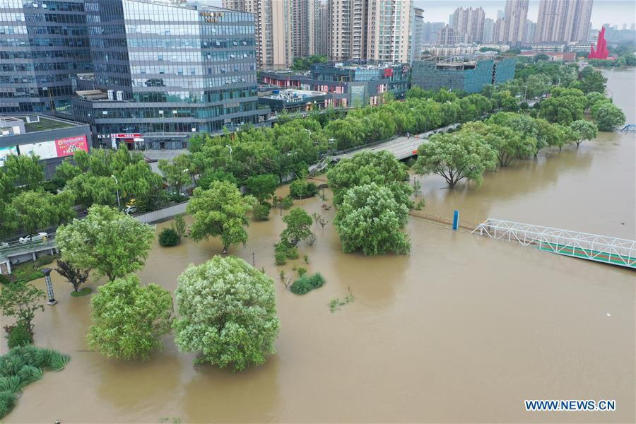 Hơn nửa miền Nam Trung Quốc chìm trong nước, mưa lũ kéo tới miền Bắc - Ảnh 3.