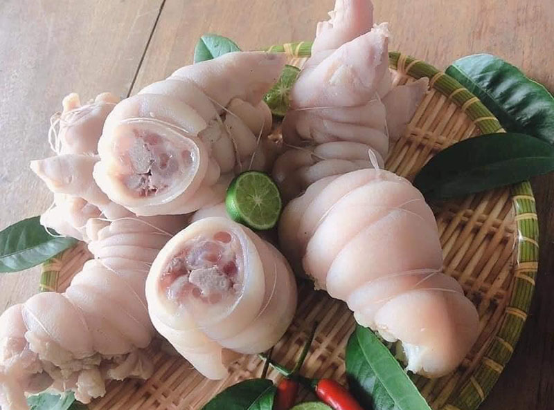 &quot;Phủ sóng&quot;chợ mạng, móng giò luộc rút xương giá rẻ chỉ 70.000 đồng/kg hút khách - Ảnh 2.