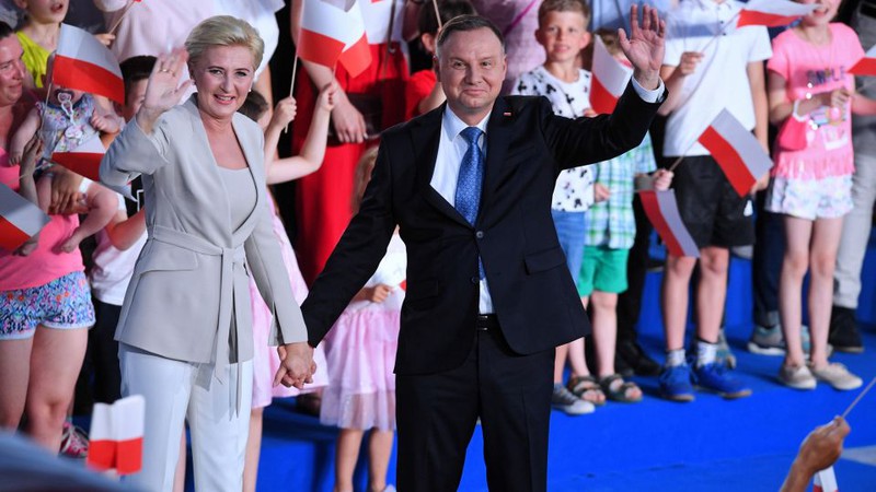 Tổng thống đương nhiệm Ba Lan tái đắc cử - Ảnh 1.