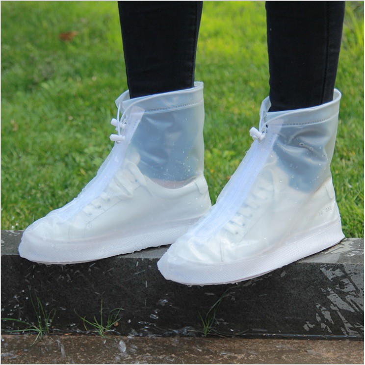 Mùa mưa đến, các chị em hãy trang bị ngay những vật dụng chống thấm này để có thể bảo vệ giày, chẳng sợ bị ướt - Ảnh 1.